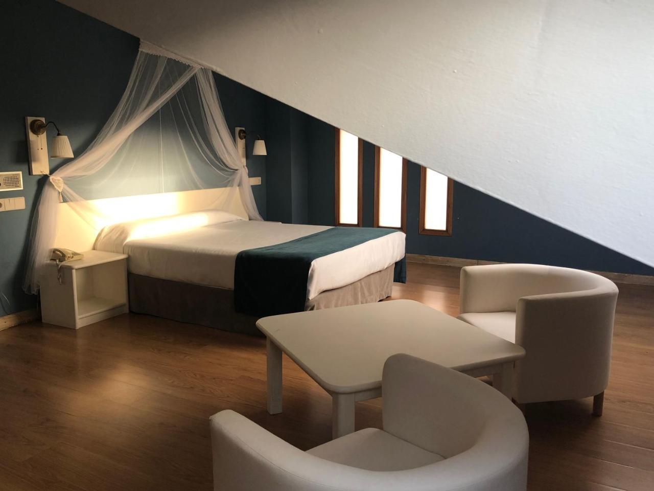 Hotel Jakue Puente la Reina المظهر الخارجي الصورة